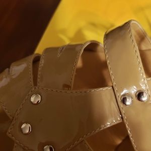 Women’s Extra Wide Width Tan Sandals Size 9.5